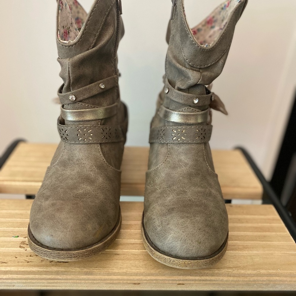 Girls Boots